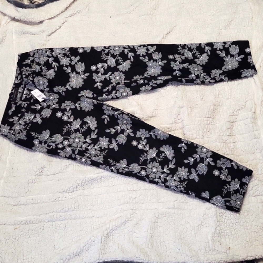 Ann Taylor- Floral Ankle Pant